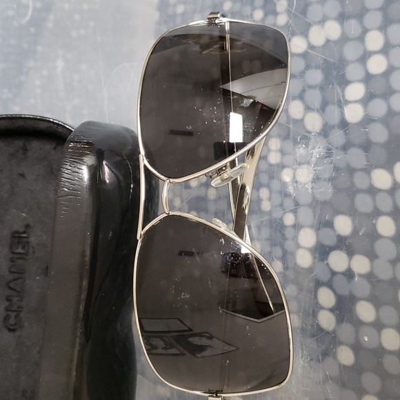 Vintage Chanel aviator sunglasses with case - Picture 2 of 15